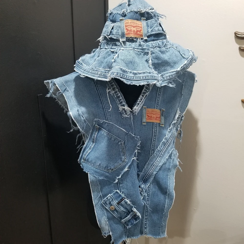 Levi's Light Blue Distressed Denim Vest with Matching Bucket Hat - Picture 1 of 6